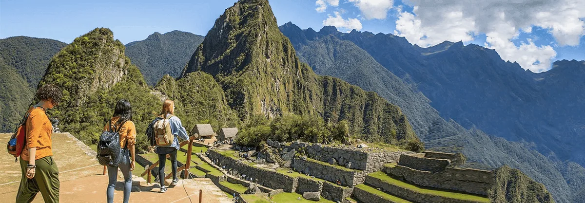 Viajeros en Machu Picchu